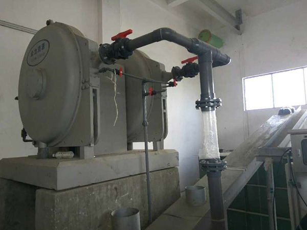 旋轉(zhuǎn)擠壓式脫水機